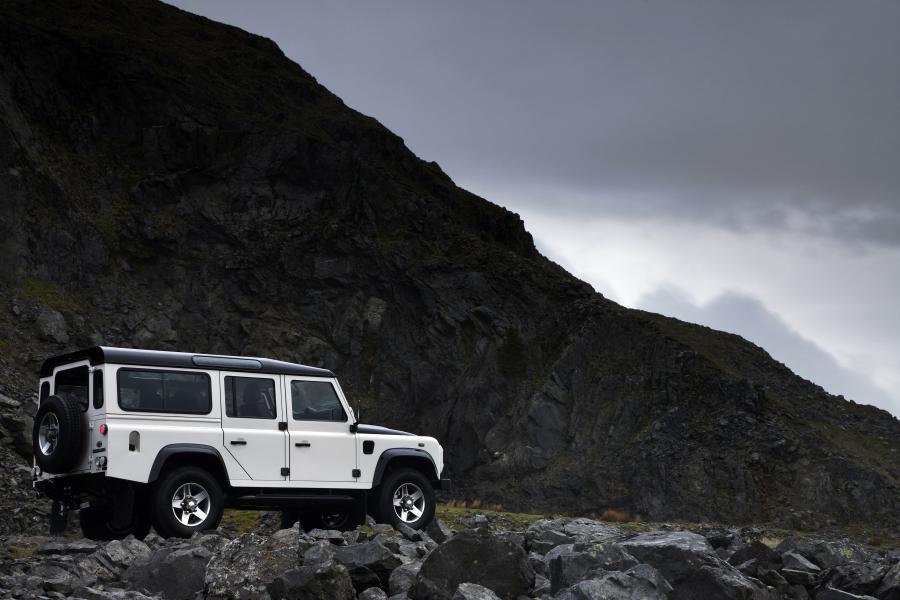  Land Rover Defender 110 Limited Edition Ice 2009 года  (фото 8 из 11)
